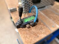 PNEUMATIC PRESS & MOBILE WORK BENCH - 6