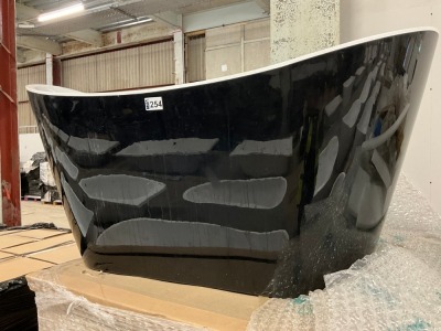 Viktor Benson Taha 1500mm Freestanding Bath (Black External/White Internal)