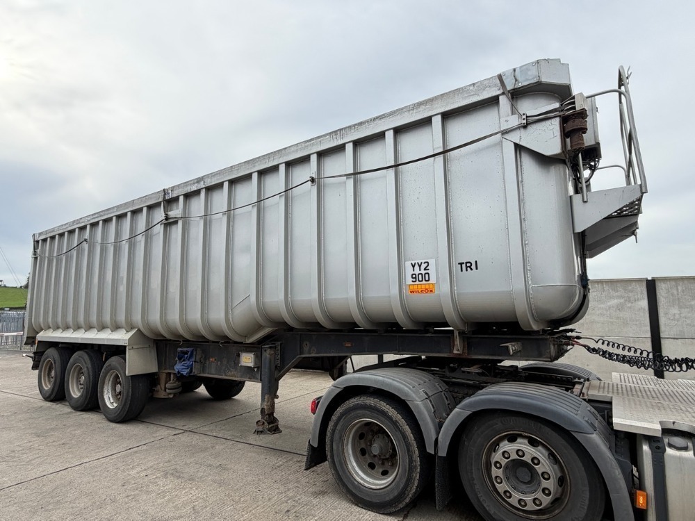 MONTRACON WILCOX ALUMINIUM TRI AXLE TIPPING TRAILER ON AIR