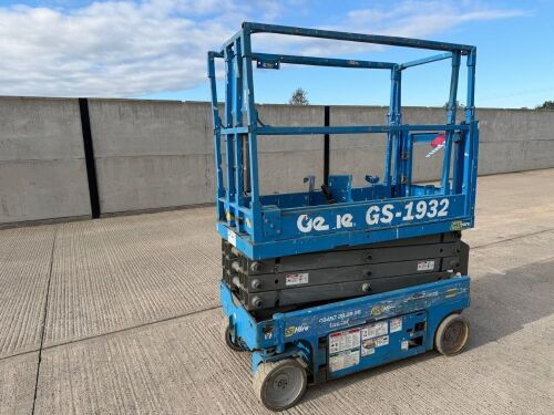 GENIE GS1932 BATTERY OPERATED SCISSOR LIFT