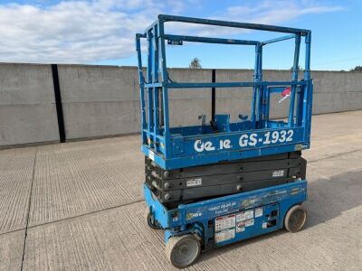 GENIE GS1932 BATTERY OPERATED SCISSOR LIFT