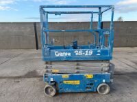 GENIE BATTERY OPERATED SCISSOR LIFT - 2