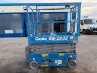 GENIE BATTERY OPERATED SCISSOR LIFT - 6