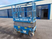 GENIE BATTERY OPERATED SCISSOR LIFT - 7