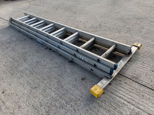 8 TREAD TRIPLE EXTENSION ALUMINIUM LADDER