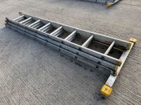 8 TREAD TRIPLE EXTENSION ALUMINIUM LADDER
