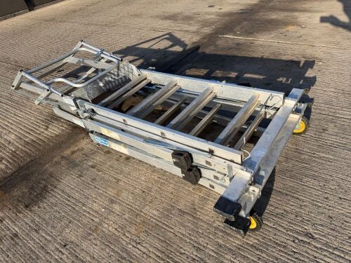 YOUNGMAN FOLDABLE EXTENDING ALUMINIUM MOBILE PODIUM&nbsp;