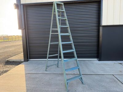 10 TREAD FIBREGLASS STEP LADDER