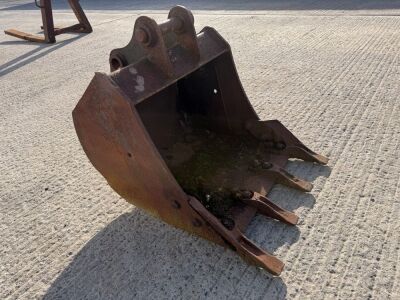 APPROX. 2ft SCOTT TOOTHED DIGGING BUCKET TO SUIT 3 TON MACHINE