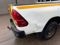 TOYOTA HILUX ACTIVE 2.4 D-4D DOUBLE CAB PICKUP&nbsp; - 21