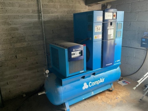 COMPAIR L15RS 500lt 3 PHASE SCREW COMPRESSOR & F26 DRYER