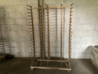 APPROX 4ft x 16" MOBILE DRYING RACK