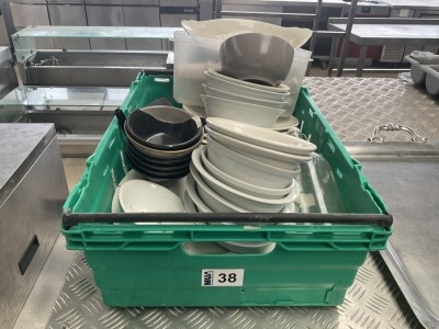 QUANTITY OF ASSORTED CROCKERY