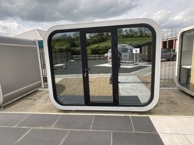 APPROX 9.4ft x 7ft PORTABLE LUXURY GARDEN POD