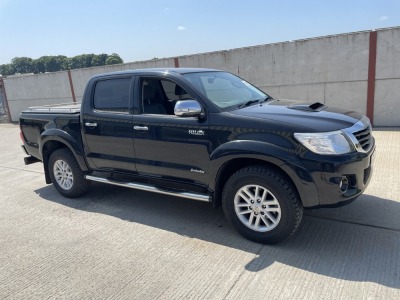 TOYOTA HILUX INVINCIBLE 3.0 D-4D DOUBLE CAB PICK UP