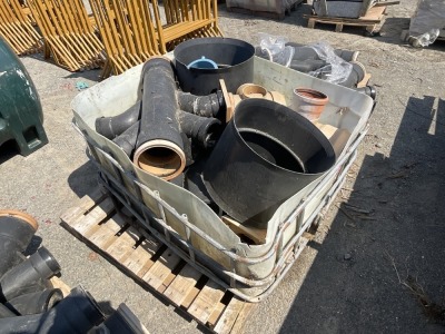 PLASTIC CRATE TO INC. ASSORTED GULLIES, PIPE FITTINGS & 6" PLASTIC MANHOLE BASE