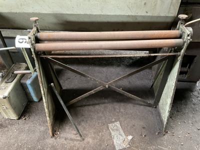 APPROX 900mm MANUAL ROLLERS